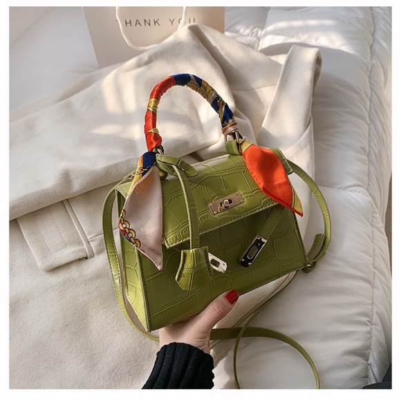 Chic Faux Leather Croc Embossed Mini Handbag Gold Tone Hardware - Picture 10 of 12